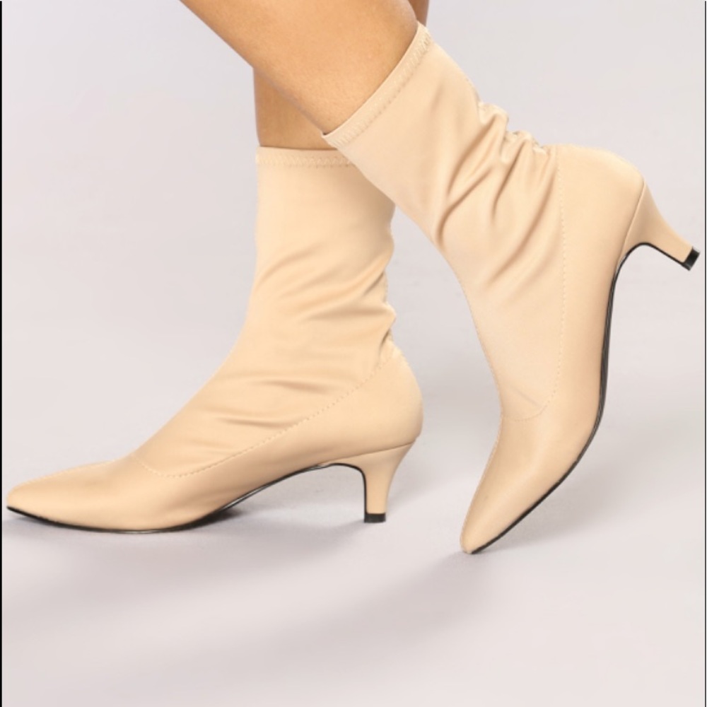 BNIB Tan booties